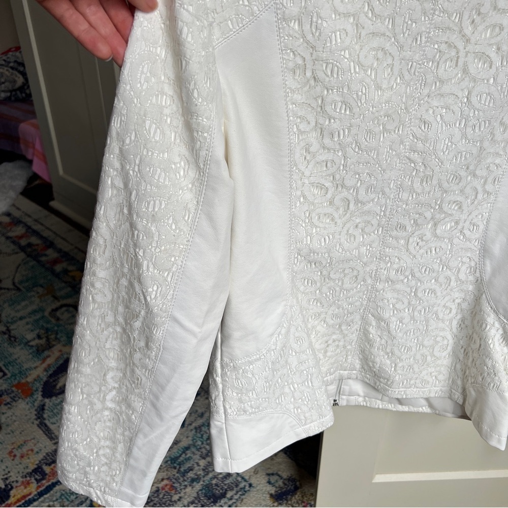 Yvonne & Marie for Revue White Faux Leather and Lace Zip-Up Jacket Size M - Picture 4 of 6